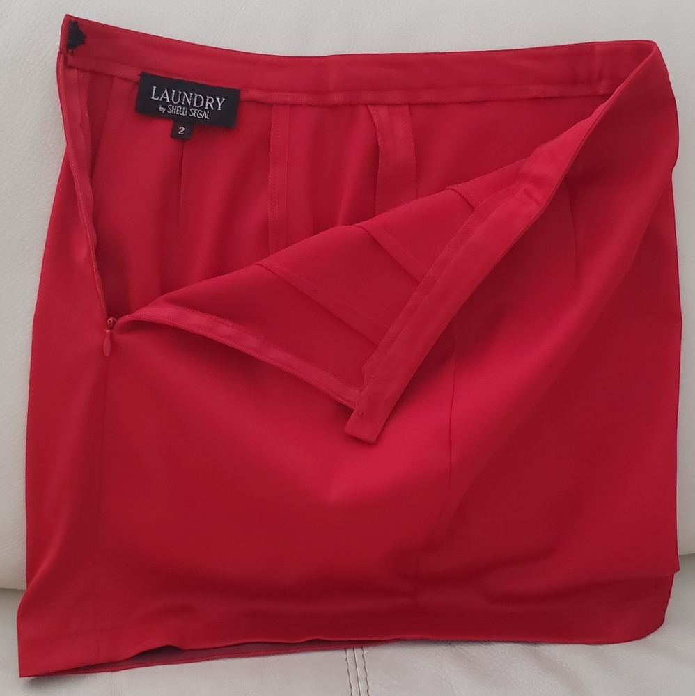 Red Skirt by Laundry Size: 2
